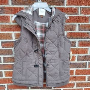 Sonoma Jacket Vest. Quilted with toggle closure. Size Small. NWT